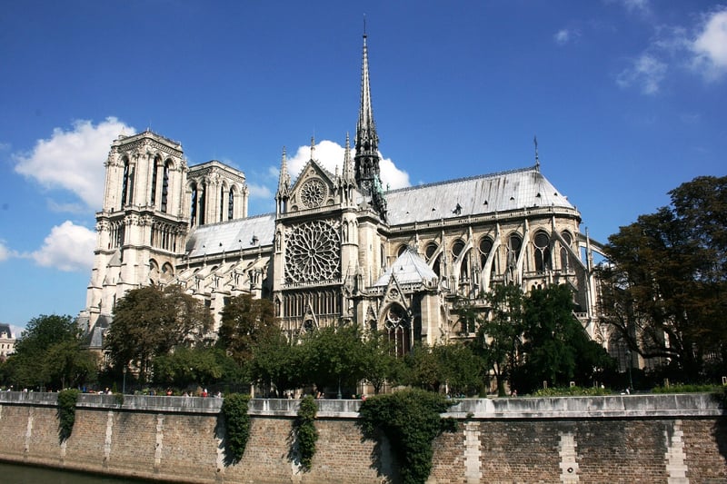 Romantic escape in Paris